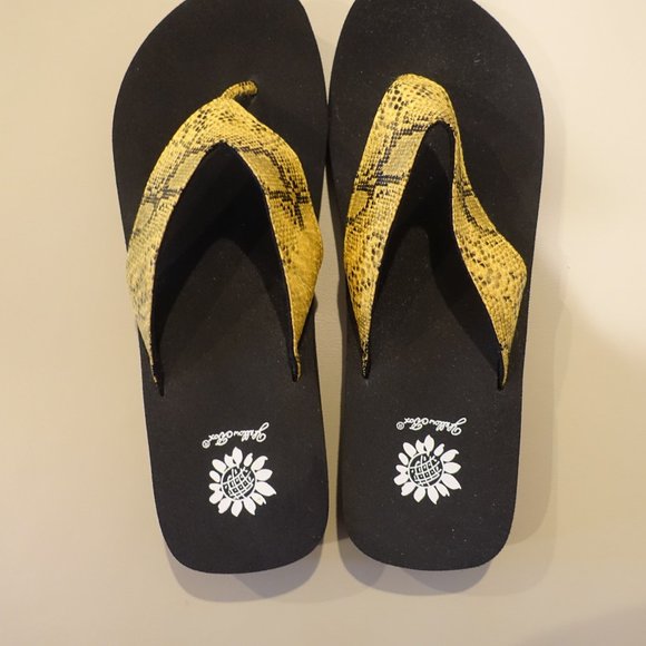 YELLOW BOX FLIP FLOPS SIZE 10 - Picture 1 of 5